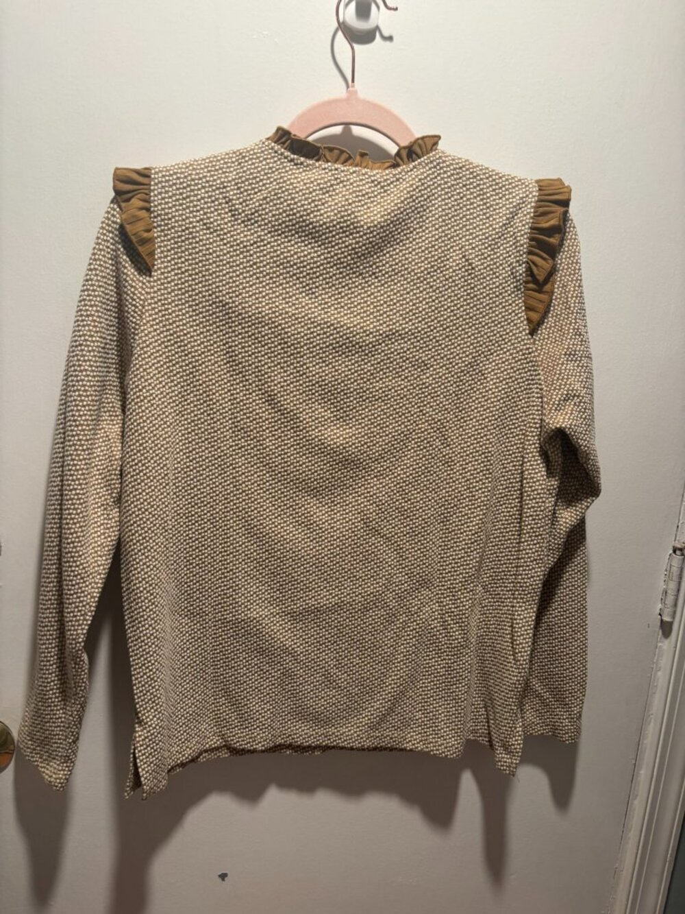 ## ✨ Sfera Basic Textured Ruffle Blouse ✨ - Picture 3 of 3